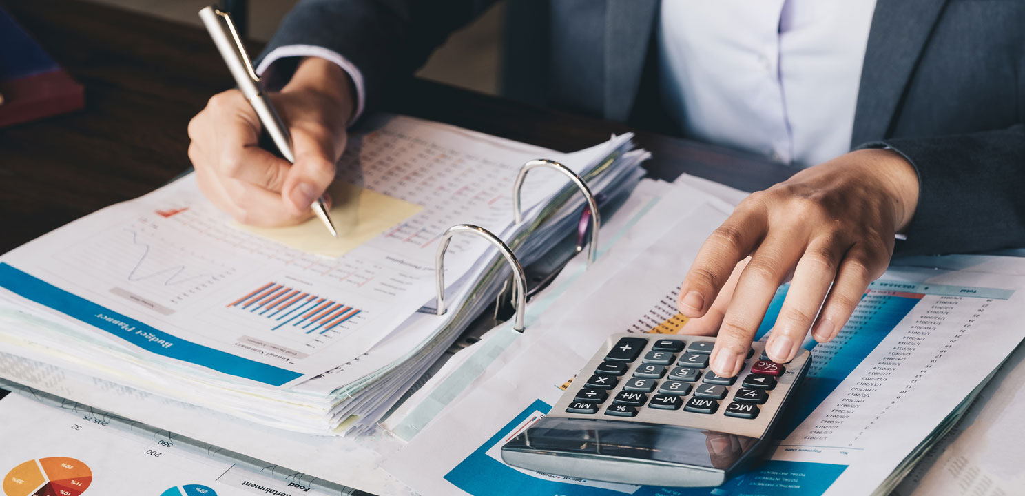 Papierlose Buchhaltung © Natee Meepian, Adobe Stock