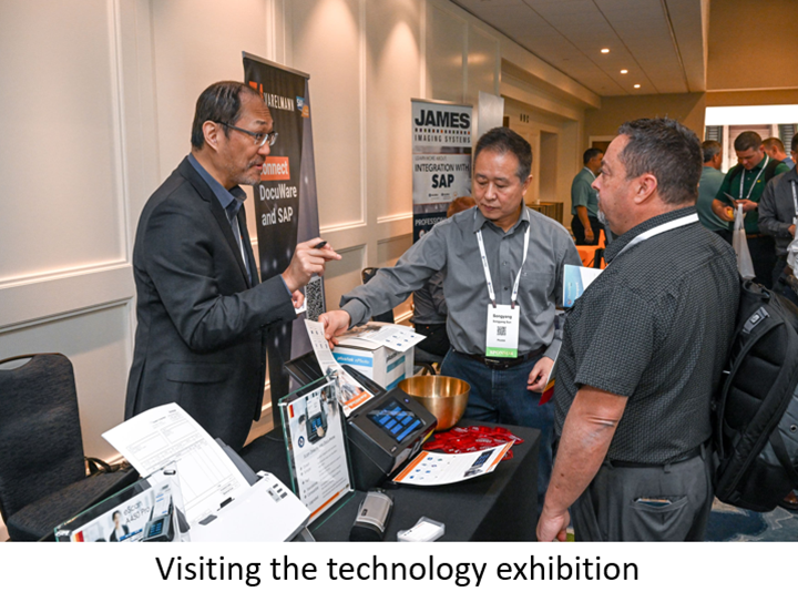 Visiting technology exhibits at DocuWorld 2023